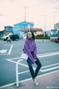 紫色衣服吃瓜,紫色衣衫下的瓜田奇遇